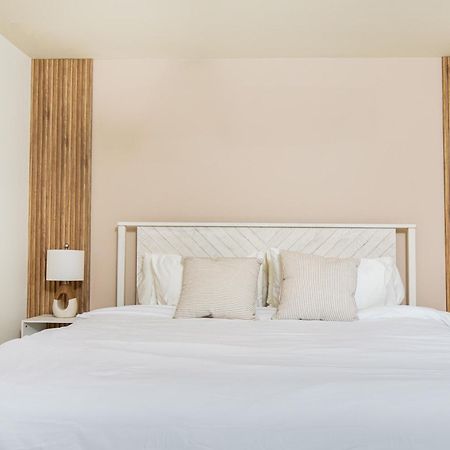 The Boho Bliss - Lakeview Elegance 3Miles Downtown เนเปิลส์ ภายนอก รูปภาพ