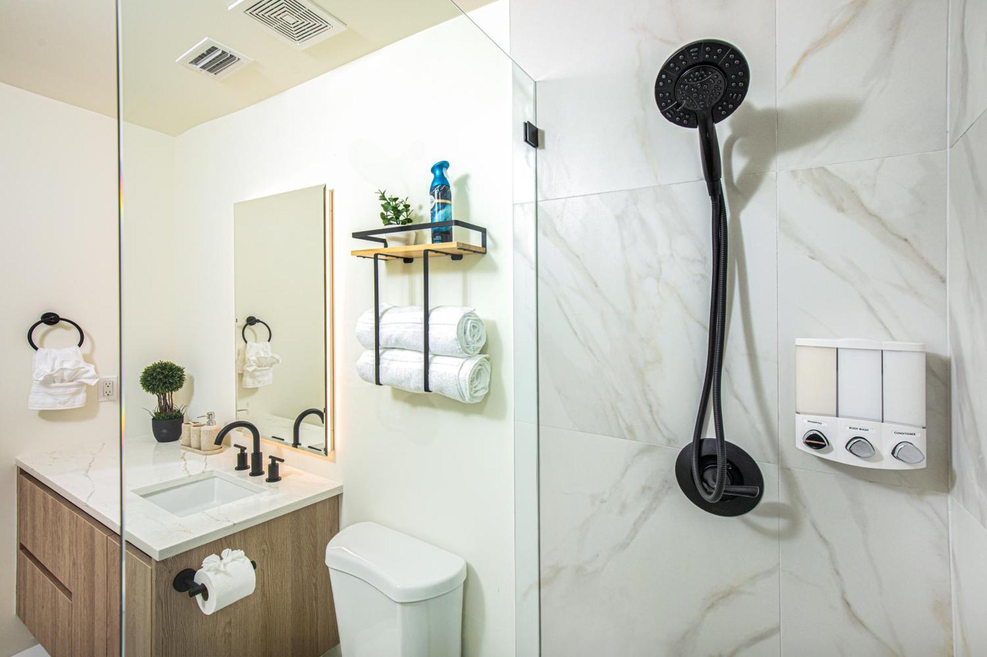 The Boho Bliss - Lakeview Elegance 3Miles Downtown เนเปิลส์ ภายนอก รูปภาพ