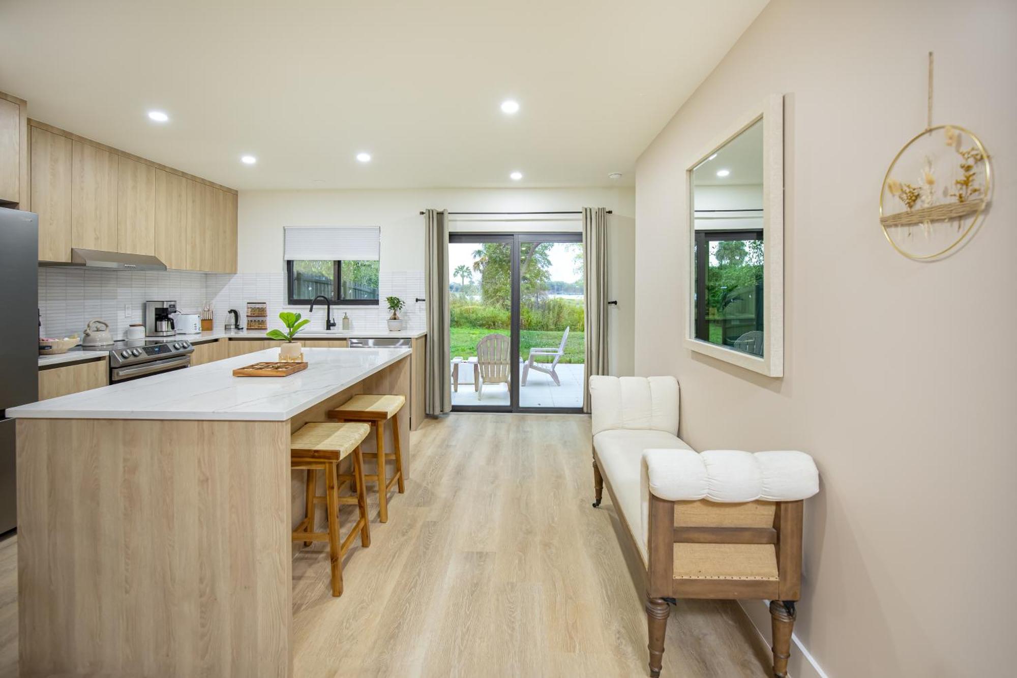 The Boho Bliss - Lakeview Elegance 3Miles Downtown เนเปิลส์ ภายนอก รูปภาพ
