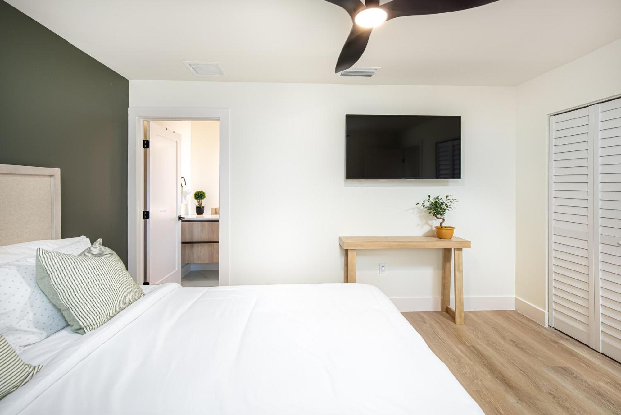 The Boho Bliss - Lakeview Elegance 3Miles Downtown เนเปิลส์ ภายนอก รูปภาพ