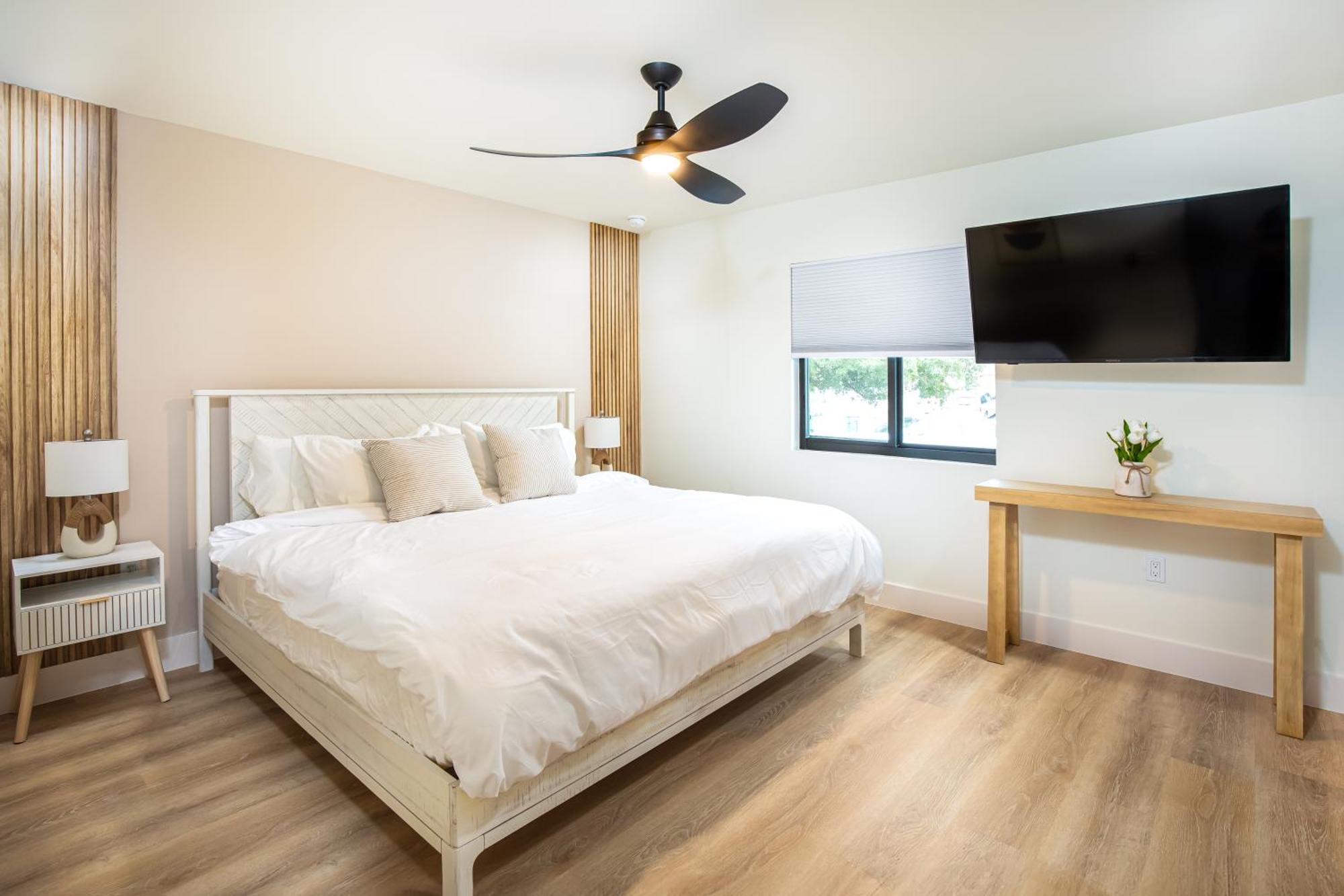 The Boho Bliss - Lakeview Elegance 3Miles Downtown เนเปิลส์ ภายนอก รูปภาพ